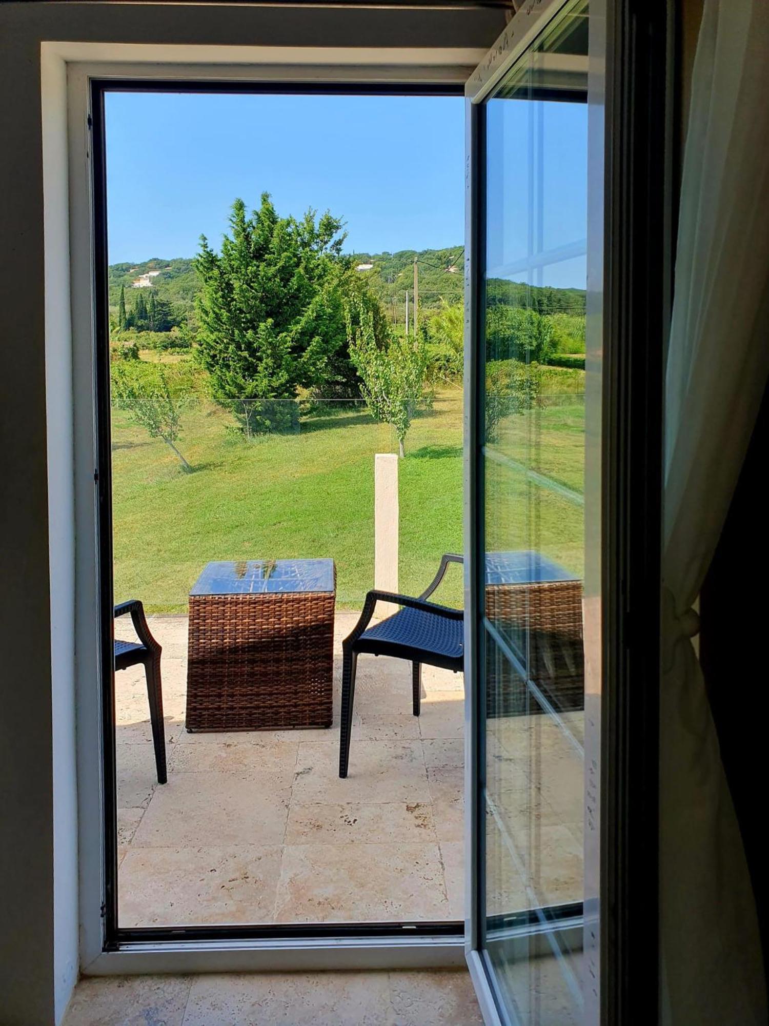 Chambre Cosy Avec Terrasse Sur La Colline Boisee, Parking Prive, Jardin, Calme, Climatisation, 10 Mn Pont Du Gard Num7 Рошфор-дю-Гар Экстерьер фото